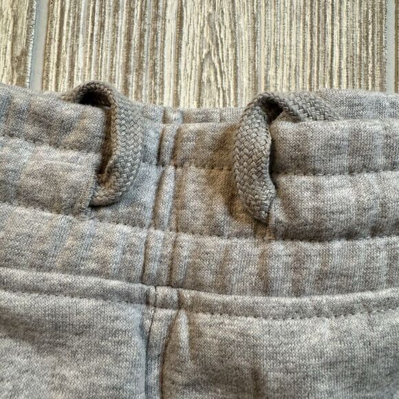 Gymshark Crest Shorts Men’s XXL Lt Gray Marl Logo Soft Pockets 7” Inseam New - Picture 3 of 8